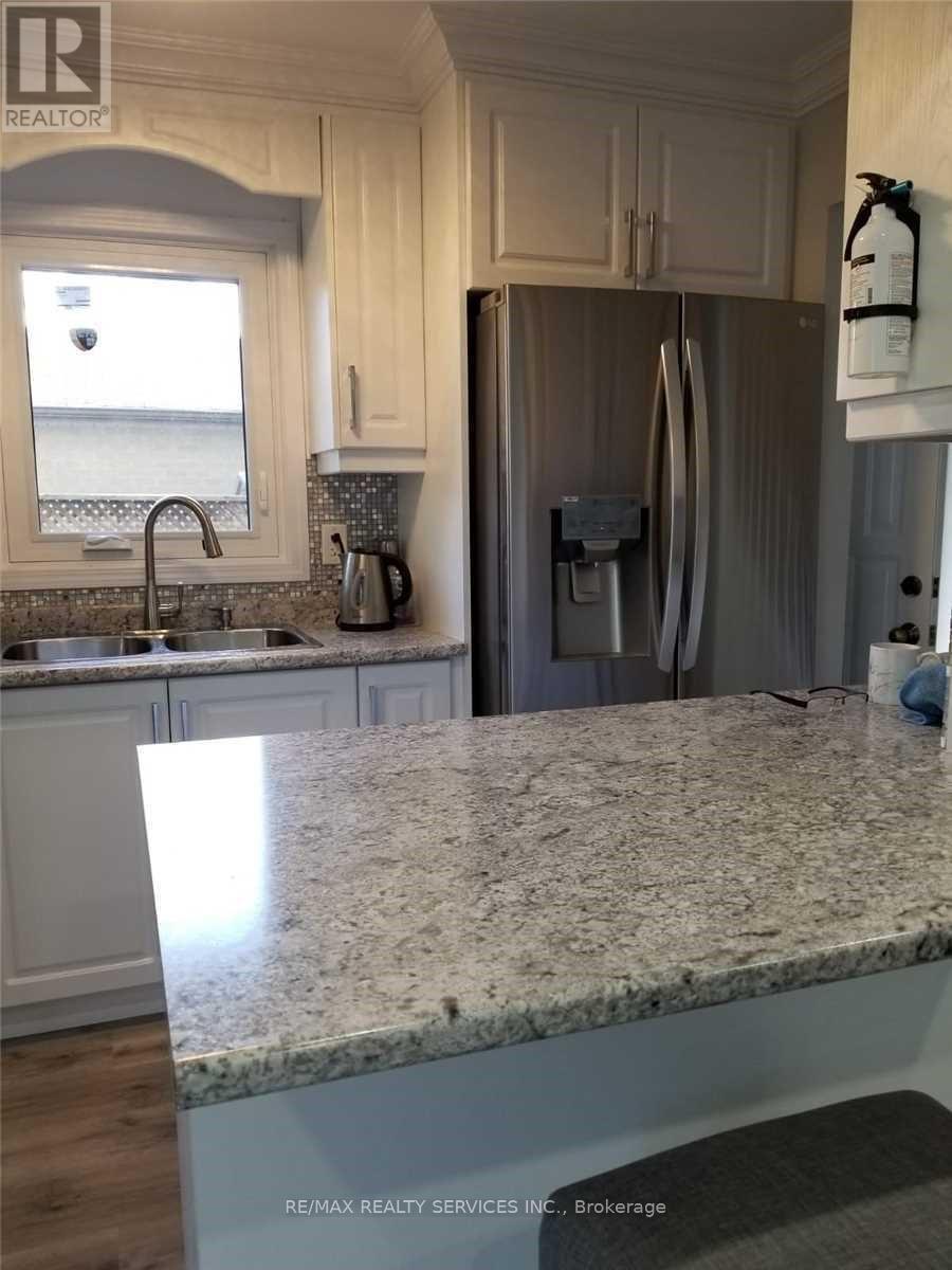 Upper - 9 Holmstead Court, Brampton, Ontario  L6S 1R9 - Photo 4 - W12108122