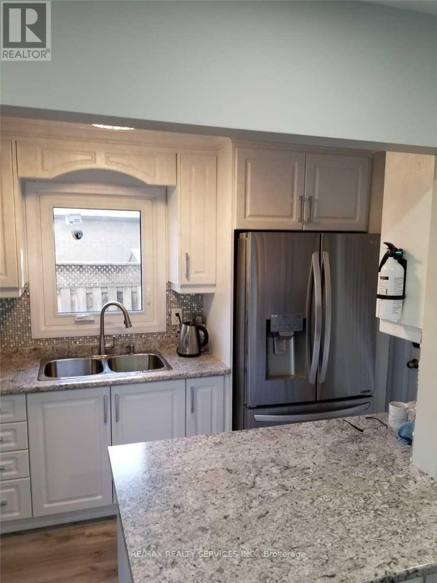 Upper - 9 Holmstead Court, Brampton, Ontario  L6S 1R9 - Photo 5 - W12108122