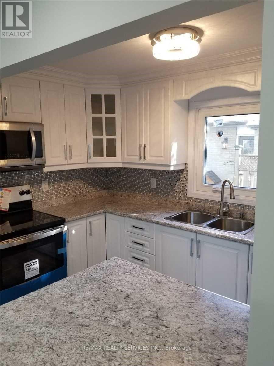 Upper - 9 Holmstead Court, Brampton, Ontario  L6S 1R9 - Photo 6 - W12108122