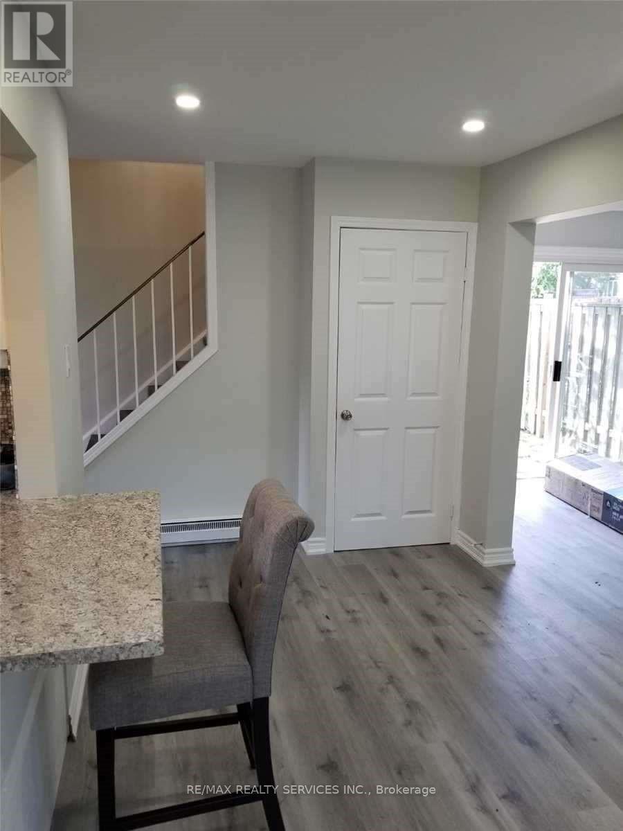 Upper - 9 Holmstead Court, Brampton, Ontario  L6S 1R9 - Photo 9 - W12108122