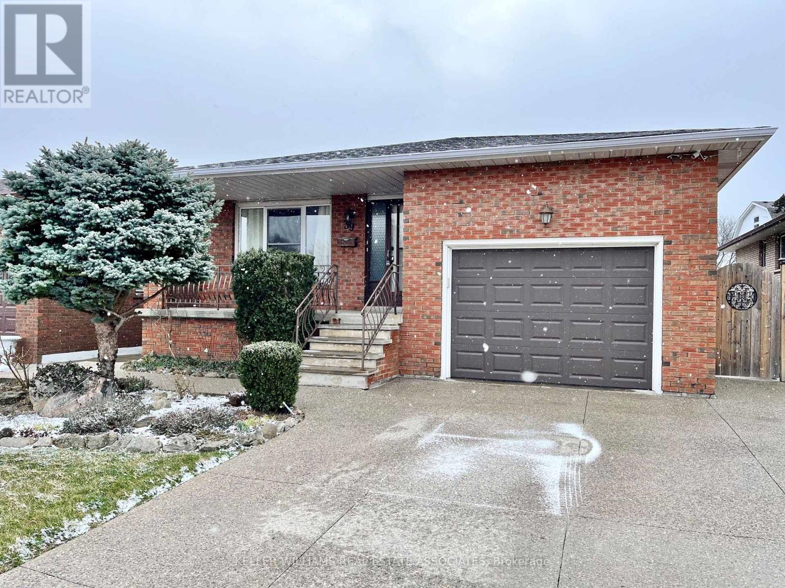 LOWER - 39 LISGAR COURT, Hamilton, Ontario