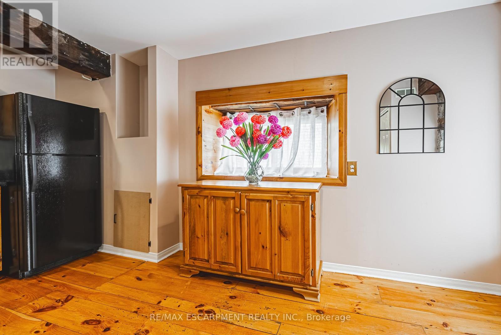 Property at 110 FREELTON ROAD image 5