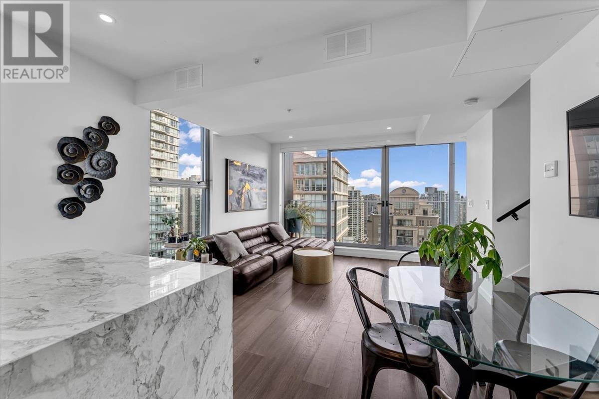 Listing Picture 3 of 32 : 2502 999 SEYMOUR STREET, Vancouver / 溫哥華 - 魯藝地產 Yvonne Lu Group - MLS Medallion Club Member