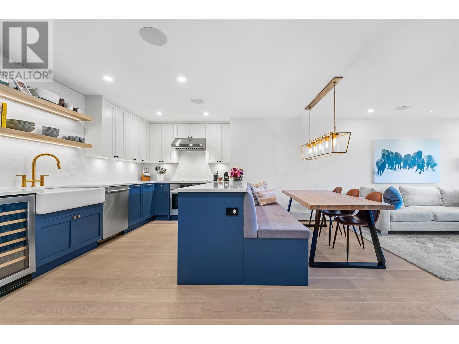 215 2121 W 6th Avenue, Vancouver, British Columbia  V6K 1V5 - Photo 2 - R2990210