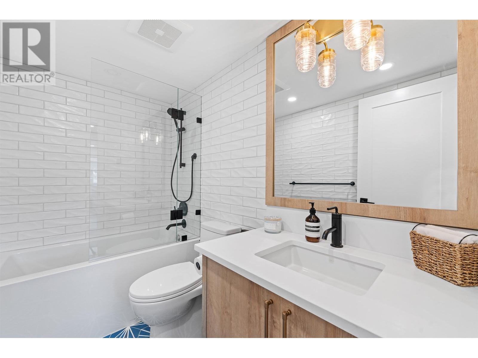 215 2121 W 6th Avenue, Vancouver, British Columbia  V6K 1V5 - Photo 27 - R2990210