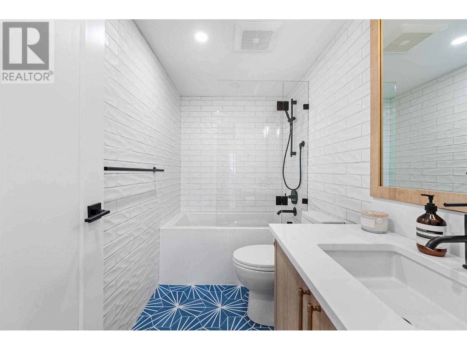 215 2121 W 6th Avenue, Vancouver, British Columbia  V6K 1V5 - Photo 26 - R2990210