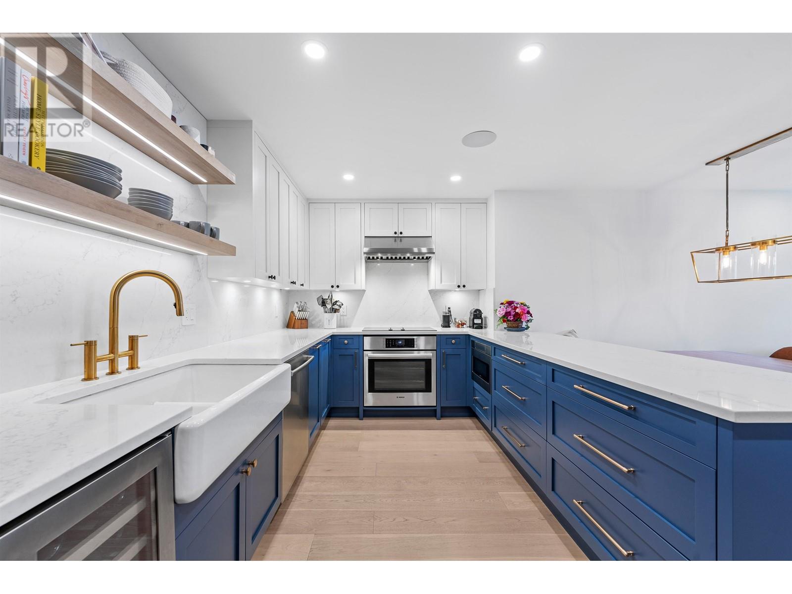 215 2121 W 6th Avenue, Vancouver, British Columbia  V6K 1V5 - Photo 3 - R2990210