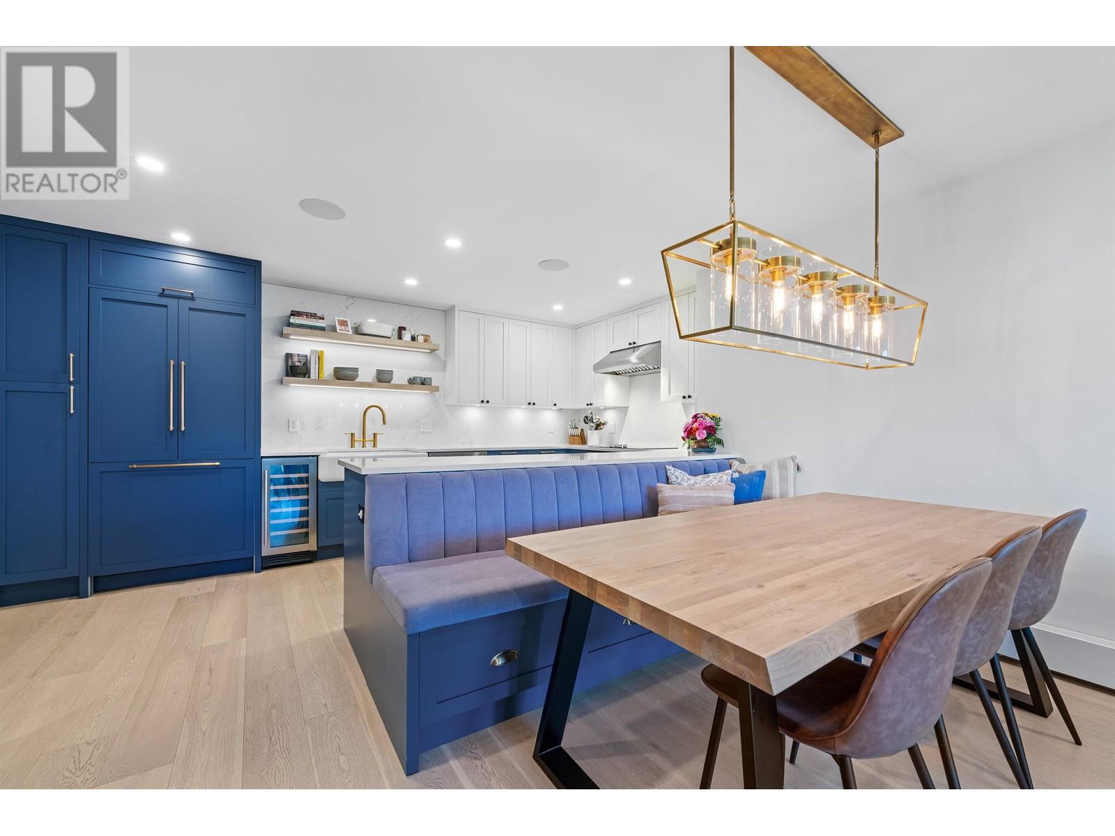 215 2121 W 6th Avenue, Vancouver, British Columbia  V6K 1V5 - Photo 1 - R2990210