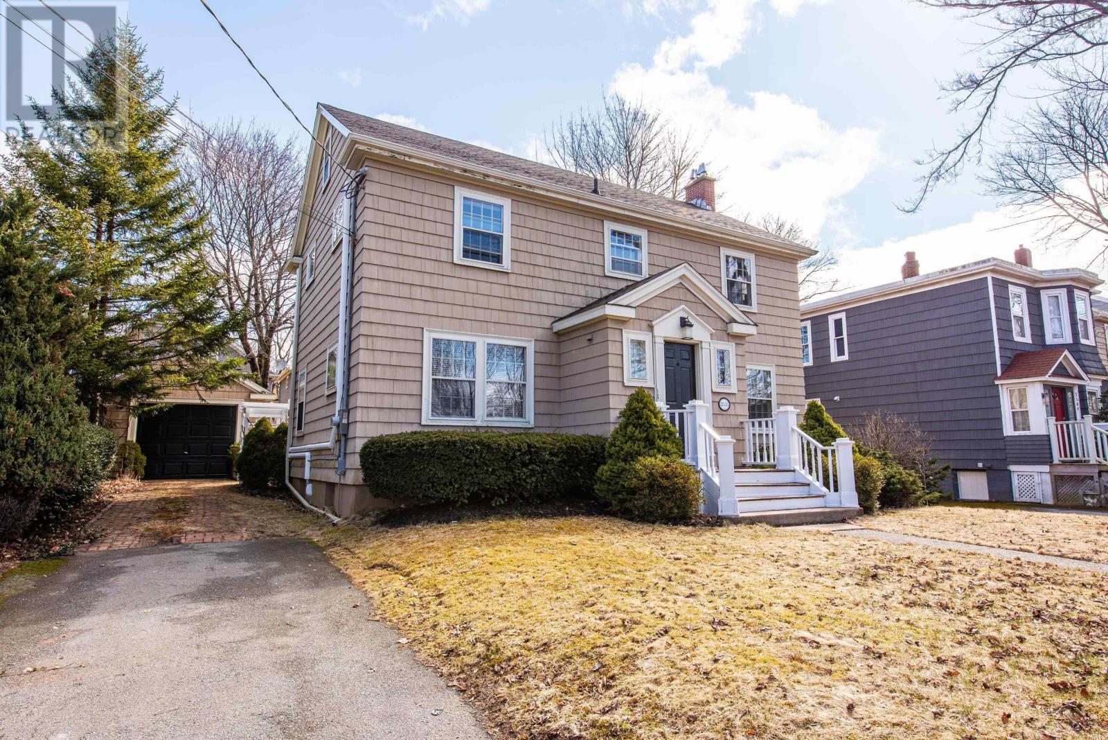 Property at 2535 Connaught Avenue image 1