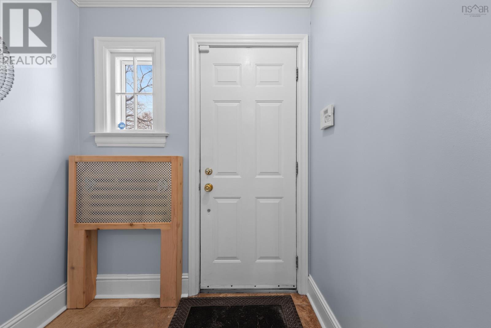 Property at 2535 Connaught Avenue image 2