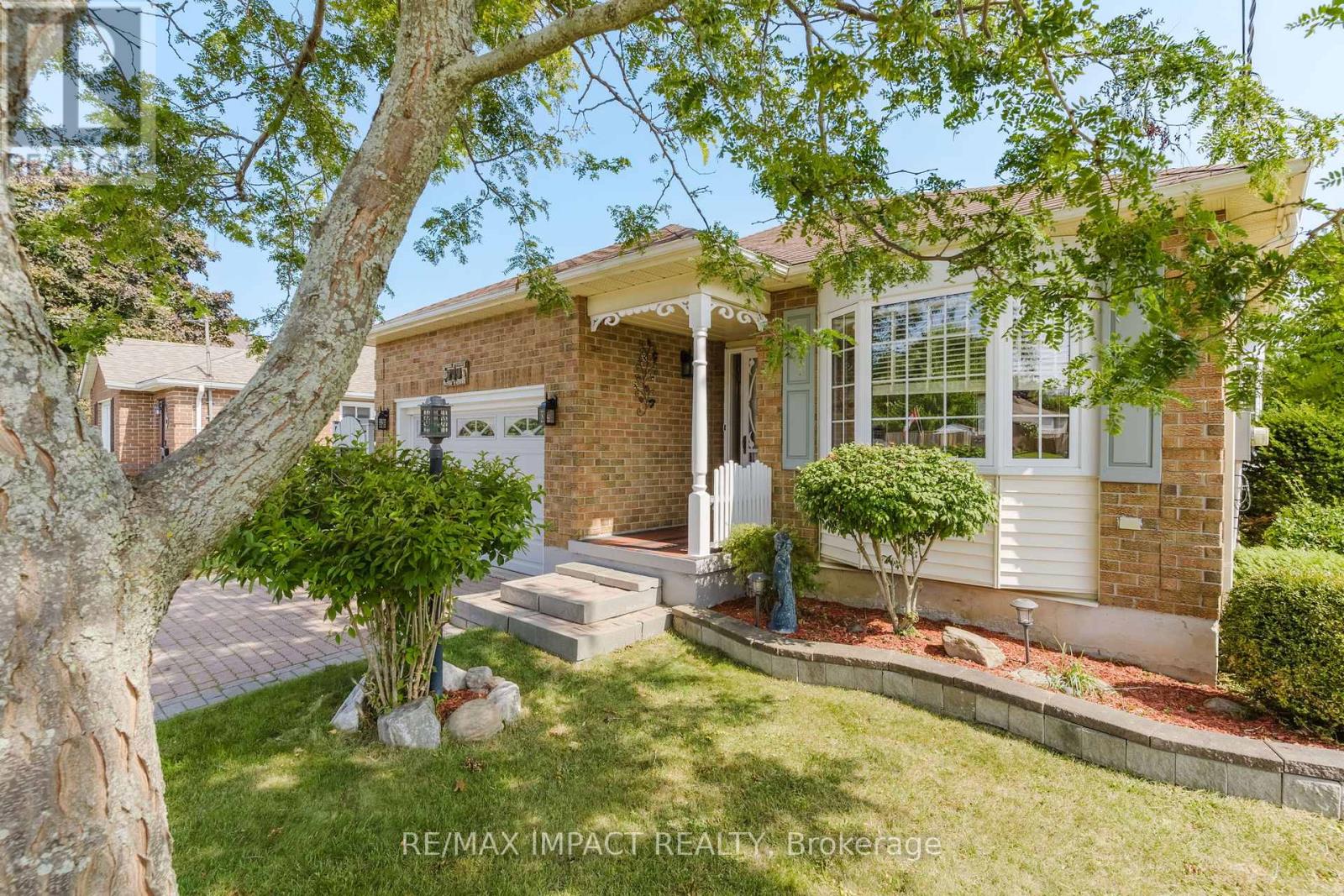 Property at 799 DAINTRY CRESCENT image 3