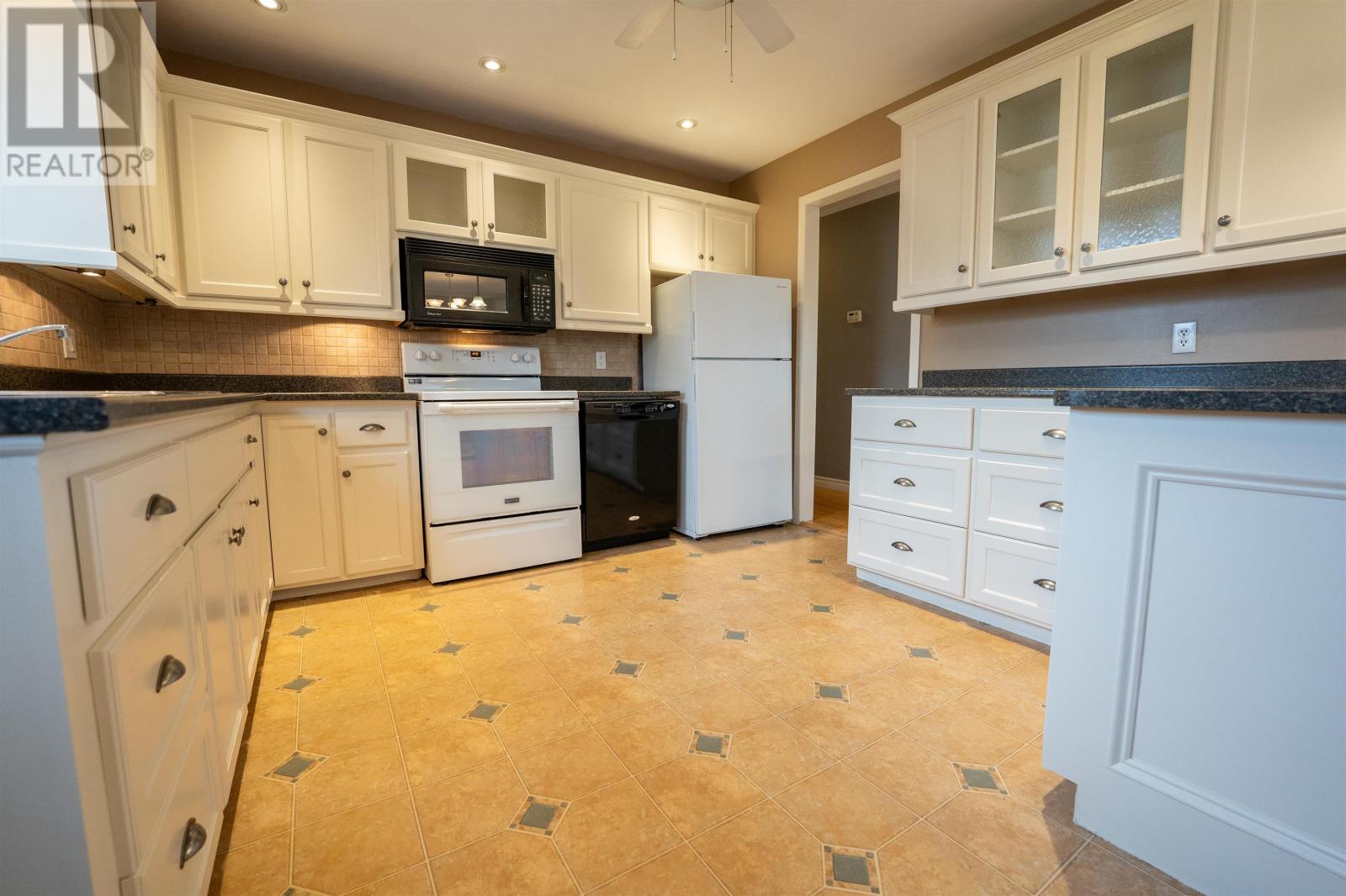 216 Stratford Road, Stratford, Prince Edward Island  C1B 1H5 - Photo 3 - 202504766