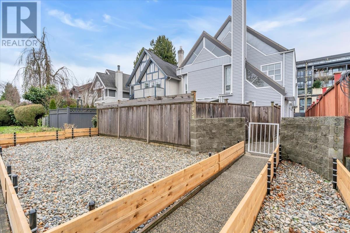 Listing Picture 27 of 27 : 3060 W 8TH AVENUE, Vancouver / 溫哥華 - 魯藝地產 Yvonne Lu Group - MLS Medallion Club Member
