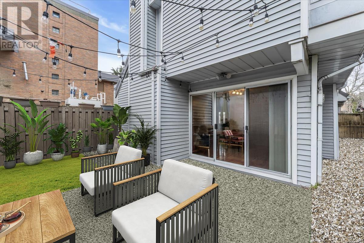 Listing Picture 11 of 27 : 3060 W 8TH AVENUE, Vancouver / 溫哥華 - 魯藝地產 Yvonne Lu Group - MLS Medallion Club Member