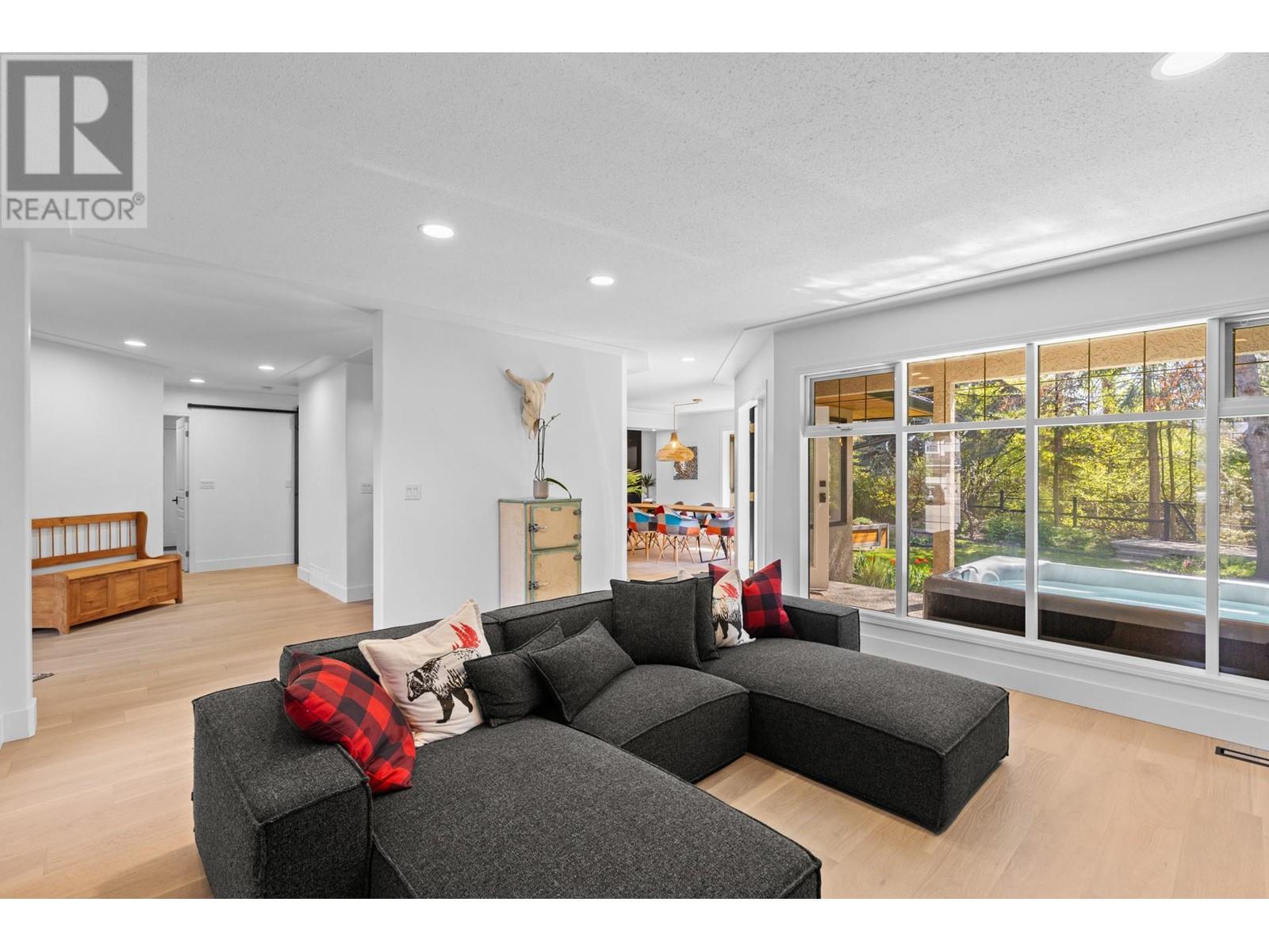 Property at 471 Cascia Drive image 3