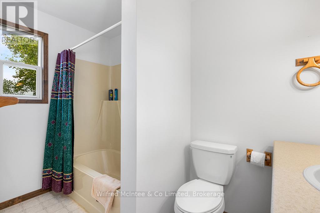 639 Bruce Road 13, Native Leased Lands, Ontario  N0H 2L0 - Photo 37 - X12108233