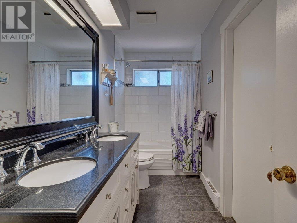 6557 Bjorn Place, Sechelt, British Columbia  V7Z 0T4 - Photo 24 - R2994847