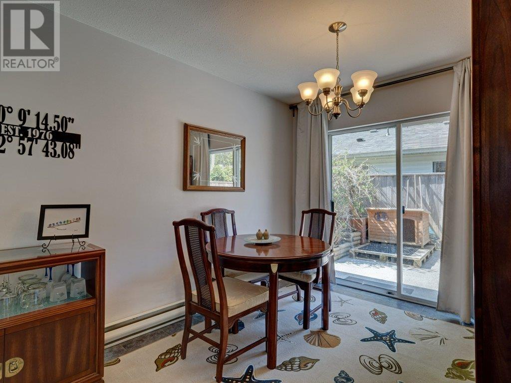 6557 Bjorn Place, Sechelt, British Columbia  V7Z 0T4 - Photo 9 - R2994847
