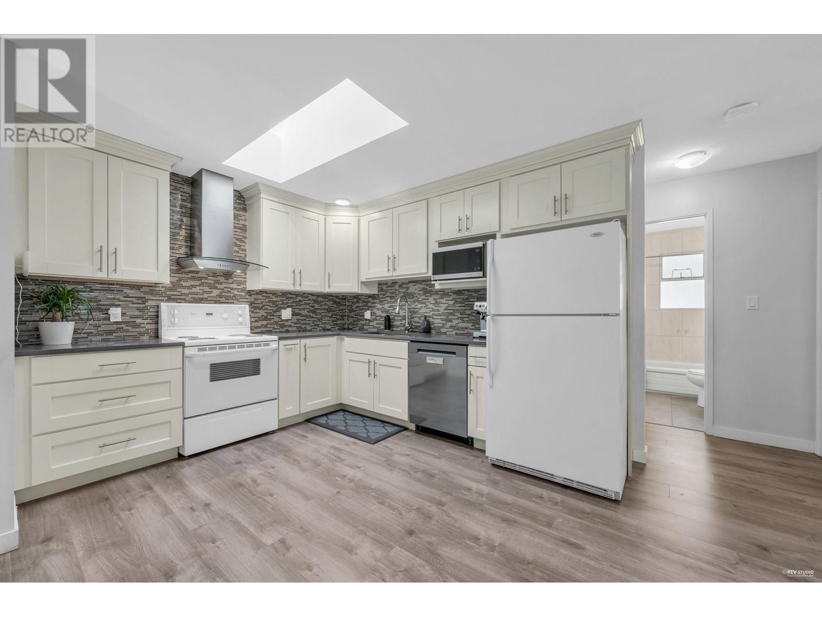 3529 Napier Street, Vancouver, British Columbia  V5K 2X8 - Photo 8 - R2994883
