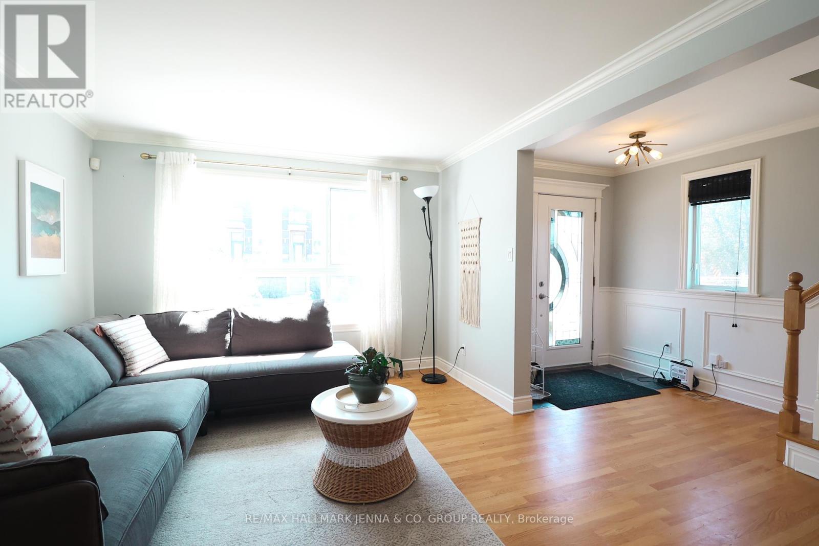 377 Wilmont Avenue, Ottawa, Ontario  K2A 0B2 - Photo 10 - X12108217