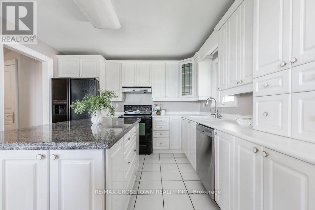 665 Lakelands Avenue, Innisfil, Ontario  L9S 4E5 - Photo 11 - N12108219