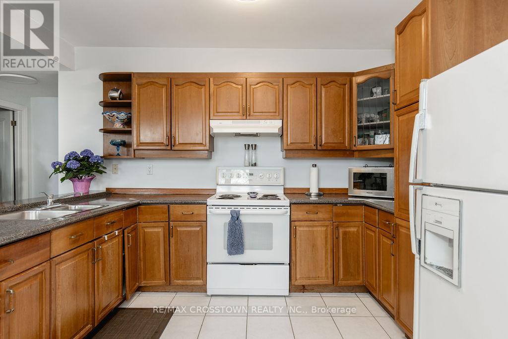 665 Lakelands Avenue, Innisfil, Ontario  L9S 4E5 - Photo 33 - N12108219
