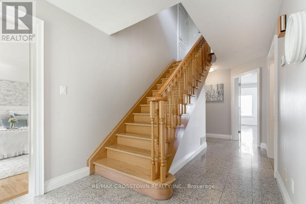 665 Lakelands Avenue, Innisfil, Ontario  L9S 4E5 - Photo 8 - N12108219