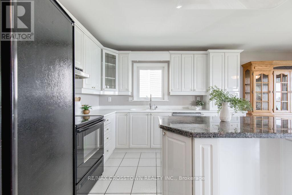 665 Lakelands Avenue, Innisfil, Ontario  L9S 4E5 - Photo 9 - N12108219