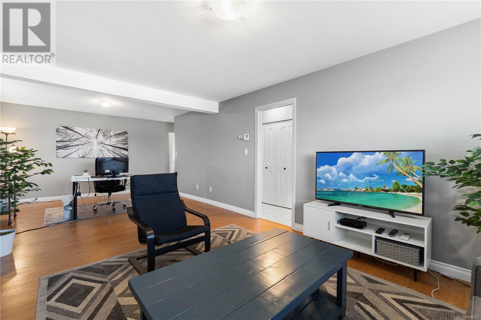 Property at 5173 Colony Park Pl image 3