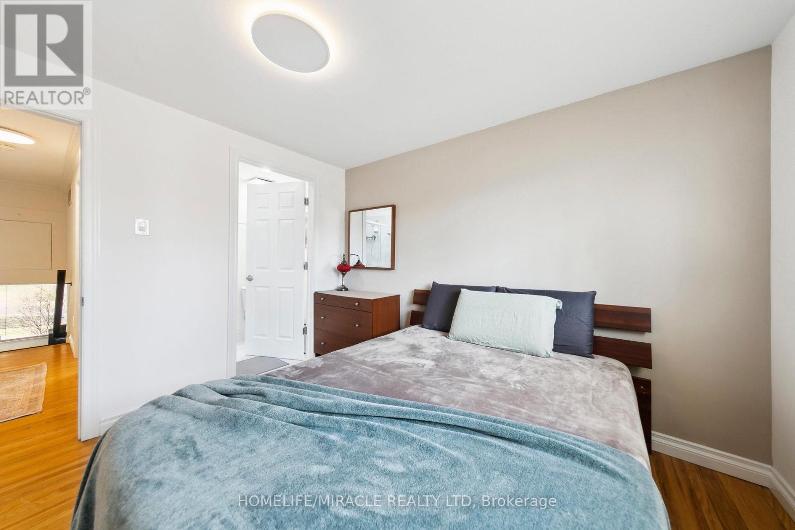 1612 Wavell Crescent, Mississauga, Ontario  L4X 1X1 - Photo 25 - W12105747