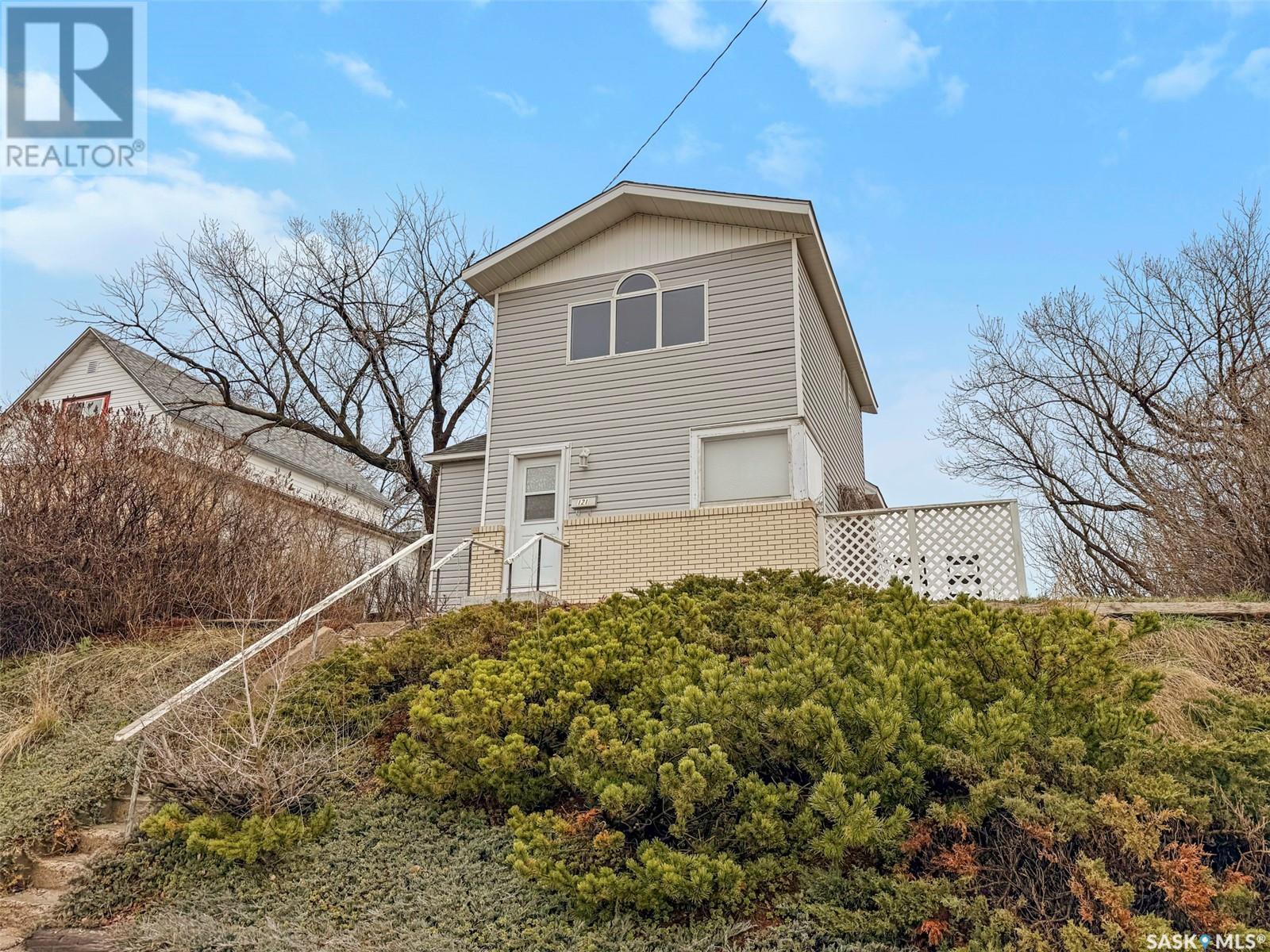 121 6th AVENUE NE, swift current, Saskatchewan