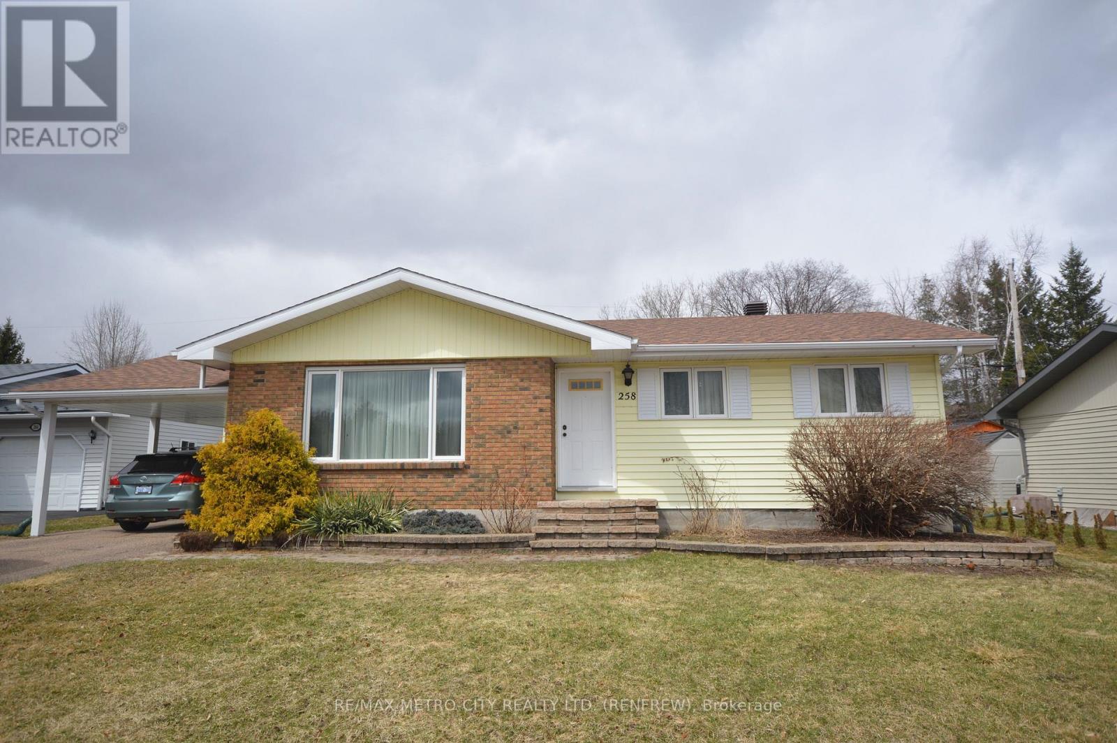 Property at 258 CENTENNIAL DRIVE image 1
