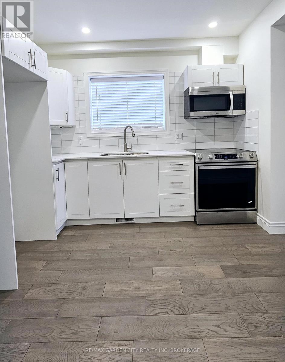 Main Floor - 52 Pelham Road, St. Catharines, Ontario  L2S 1R4 - Photo 9 - X12108277