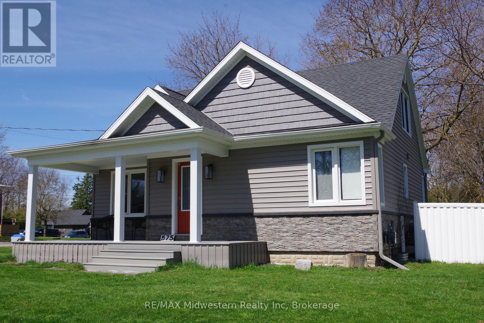 575 Barber Avenue N, North Perth, Ontario  N4W 1S4 - Photo 3 - X11892590