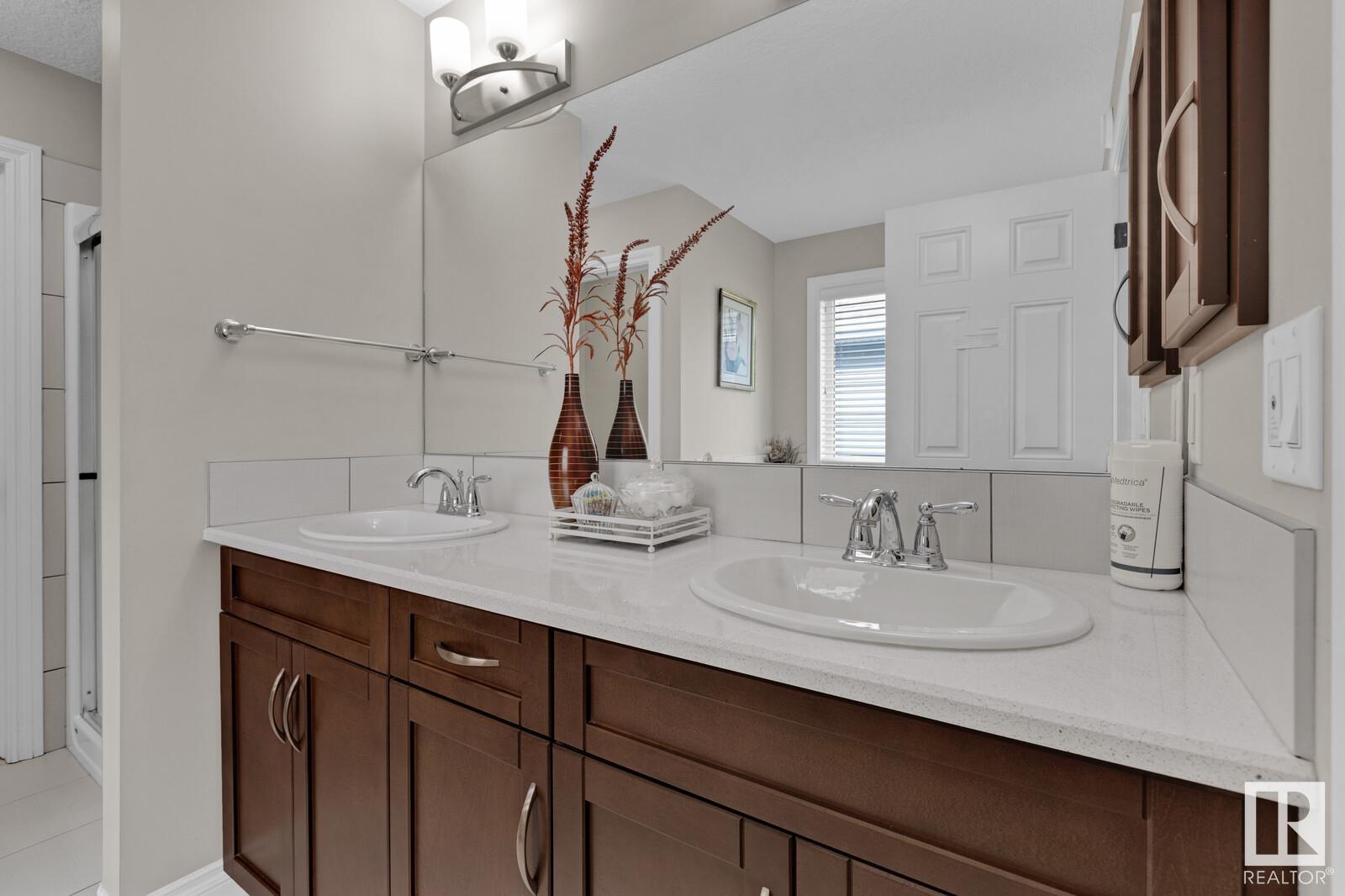 Property at 8928 23 AV SW image 3
