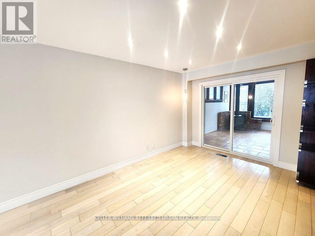 29 Marowyne Drive, Toronto (Don Valley Village), Ontario  M2J 2A2 - Photo 4 - C12026355