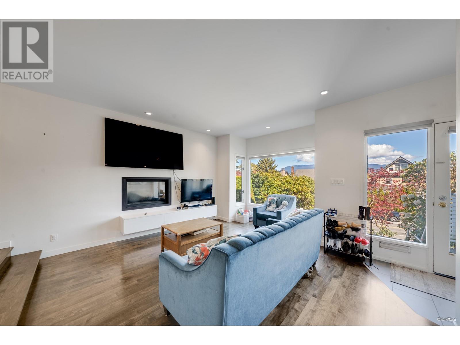 2530 Cornwall Avenue, Vancouver, British Columbia  V6K 1C2 - Photo 2 - R2994833