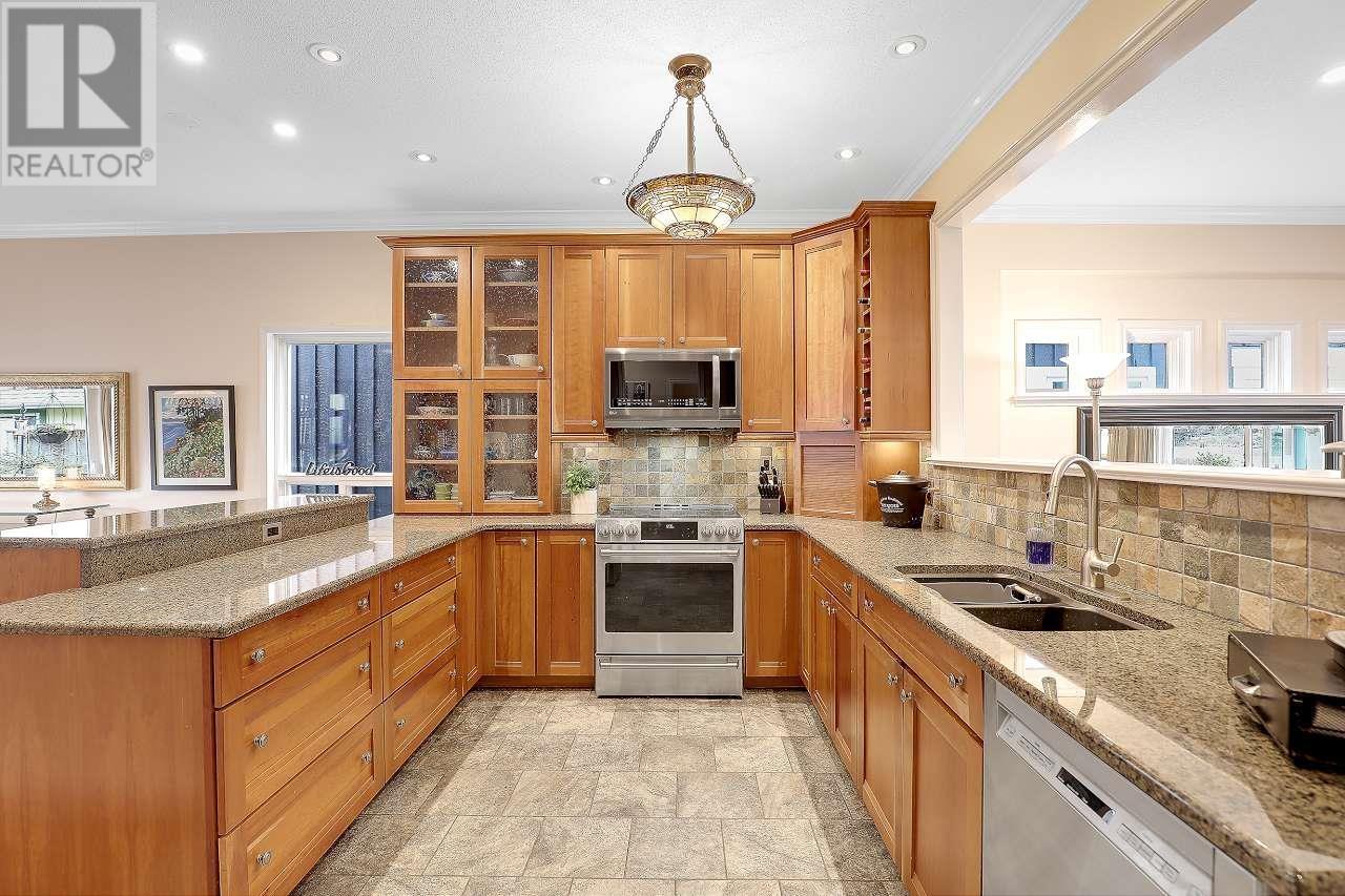 165 Fairweather Lane, New Westminster, British Columbia  V3M 6X6 - Photo 11 - R2982234