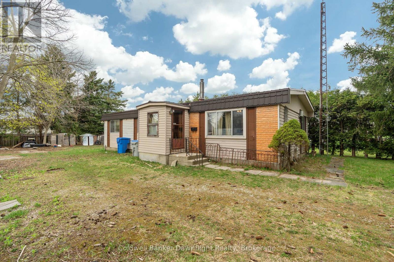 215 Prince Alfred Street, South Huron, Ontario  N0M 1K0 - Photo 2 - X12108371