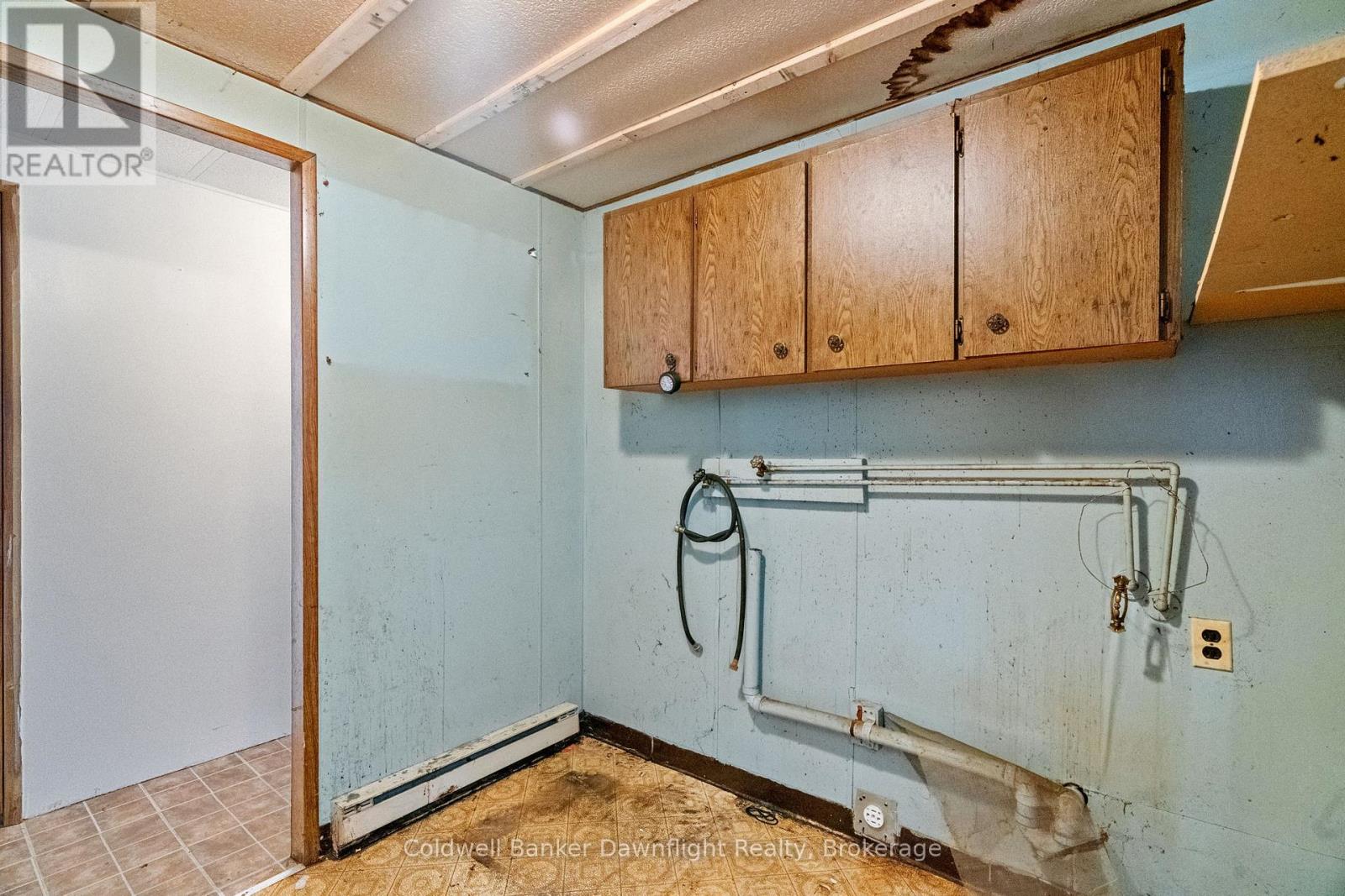 215 Prince Alfred Street, South Huron, Ontario  N0M 1K0 - Photo 21 - X12108371