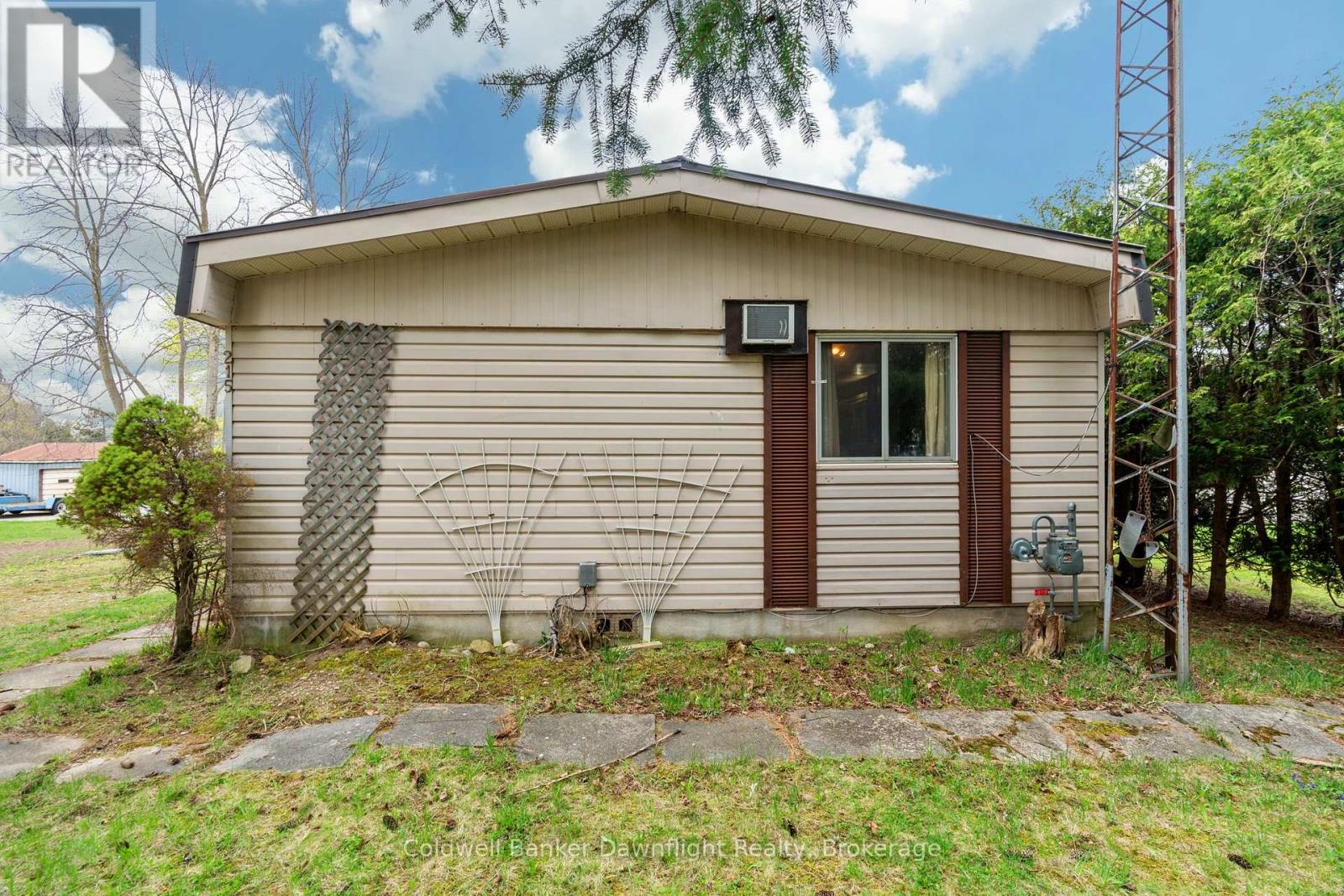 215 Prince Alfred Street, South Huron, Ontario  N0M 1K0 - Photo 22 - X12108371