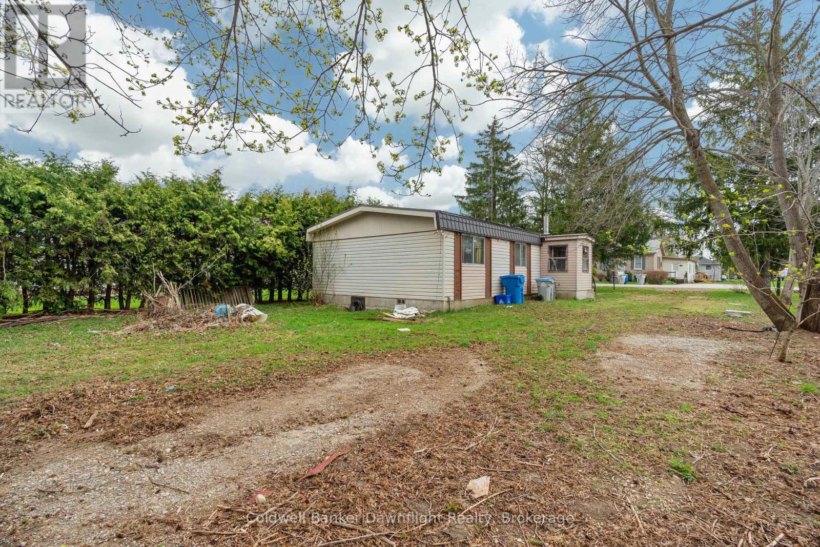 215 Prince Alfred Street, South Huron, Ontario  N0M 1K0 - Photo 24 - X12108371