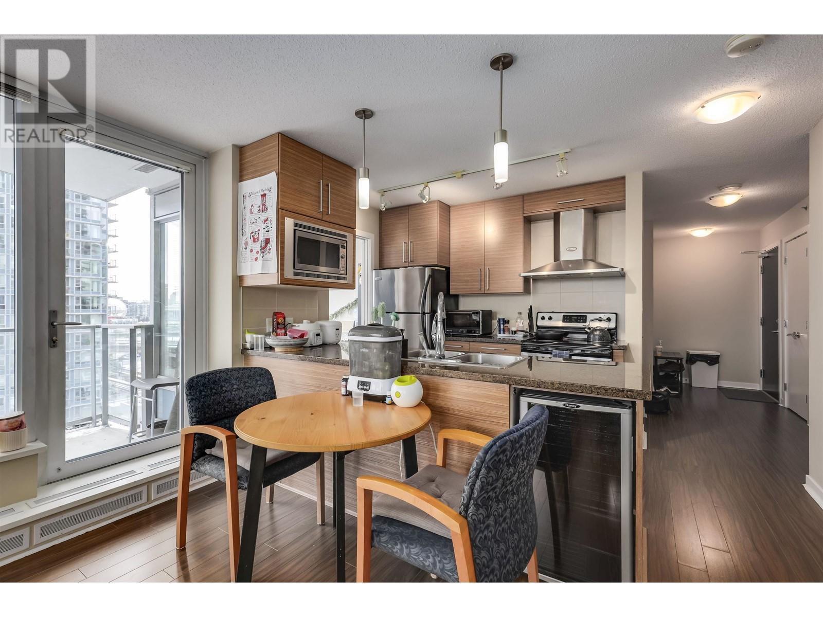 Listing Picture 4 of 25 : 1006 188 KEEFER PLACE, Vancouver / 溫哥華 - 魯藝地產 Yvonne Lu Group - MLS Medallion Club Member