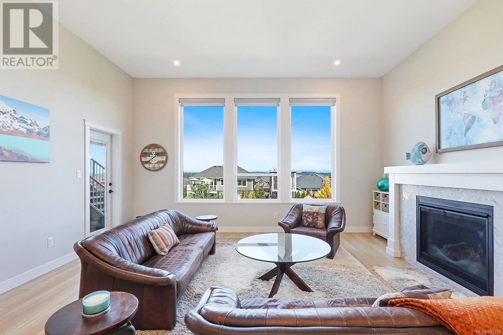 Property at 3311 Eagleview Cres image 5
