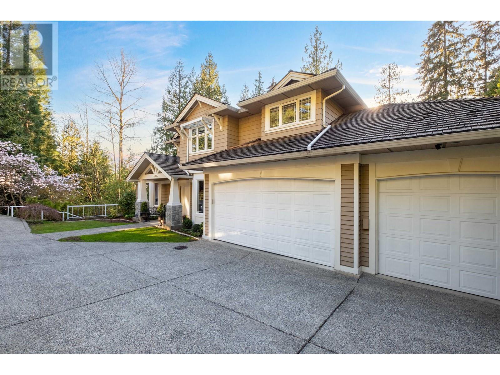 4905 Chalet Place, North Vancouver, British Columbia  V7R 4X4 - Photo 3 - R2993226