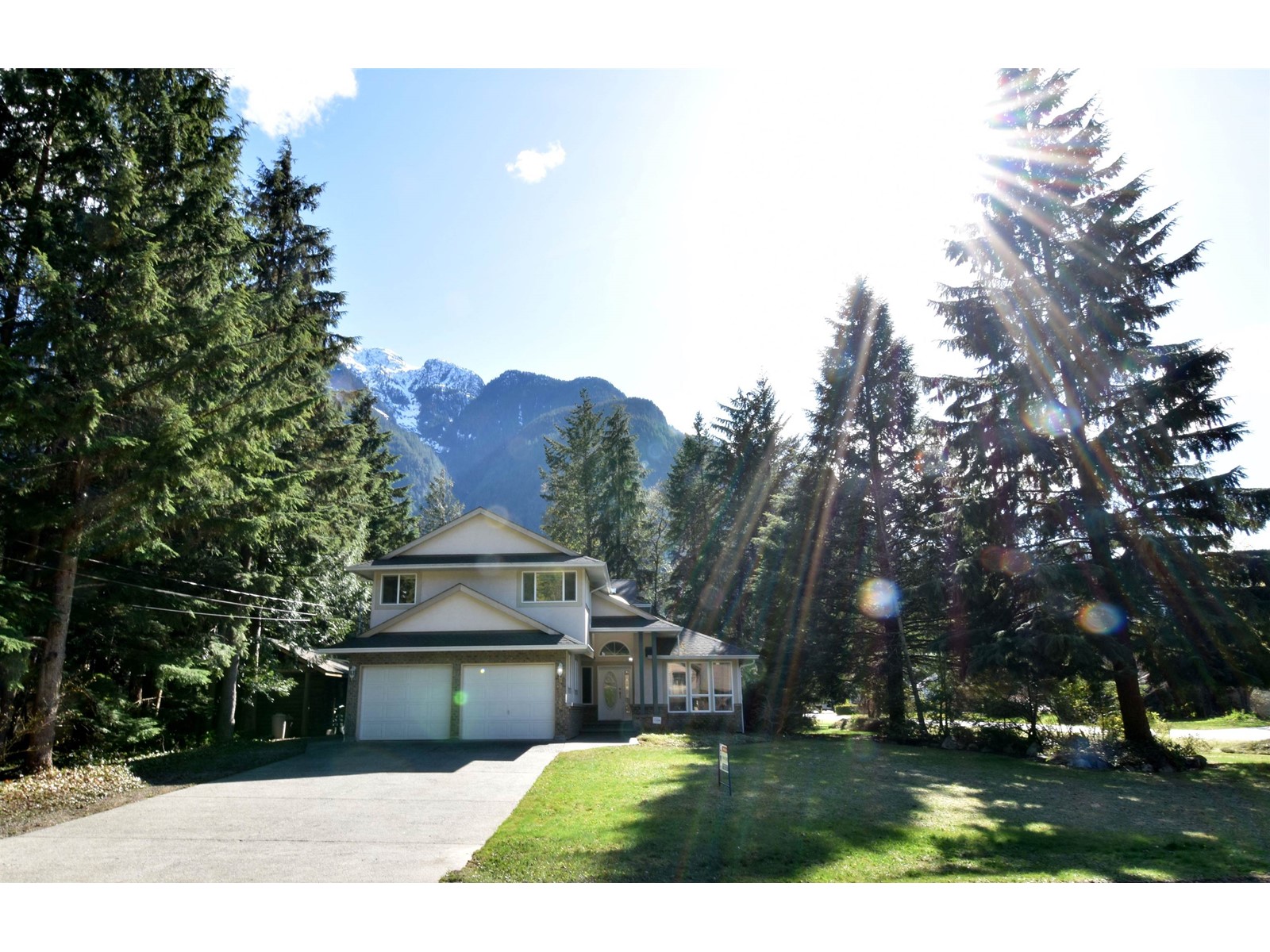 65712 Birchtrees Drive, Hope, Hope, British Columbia  V0X 1L1 - Photo 2 - R2994924