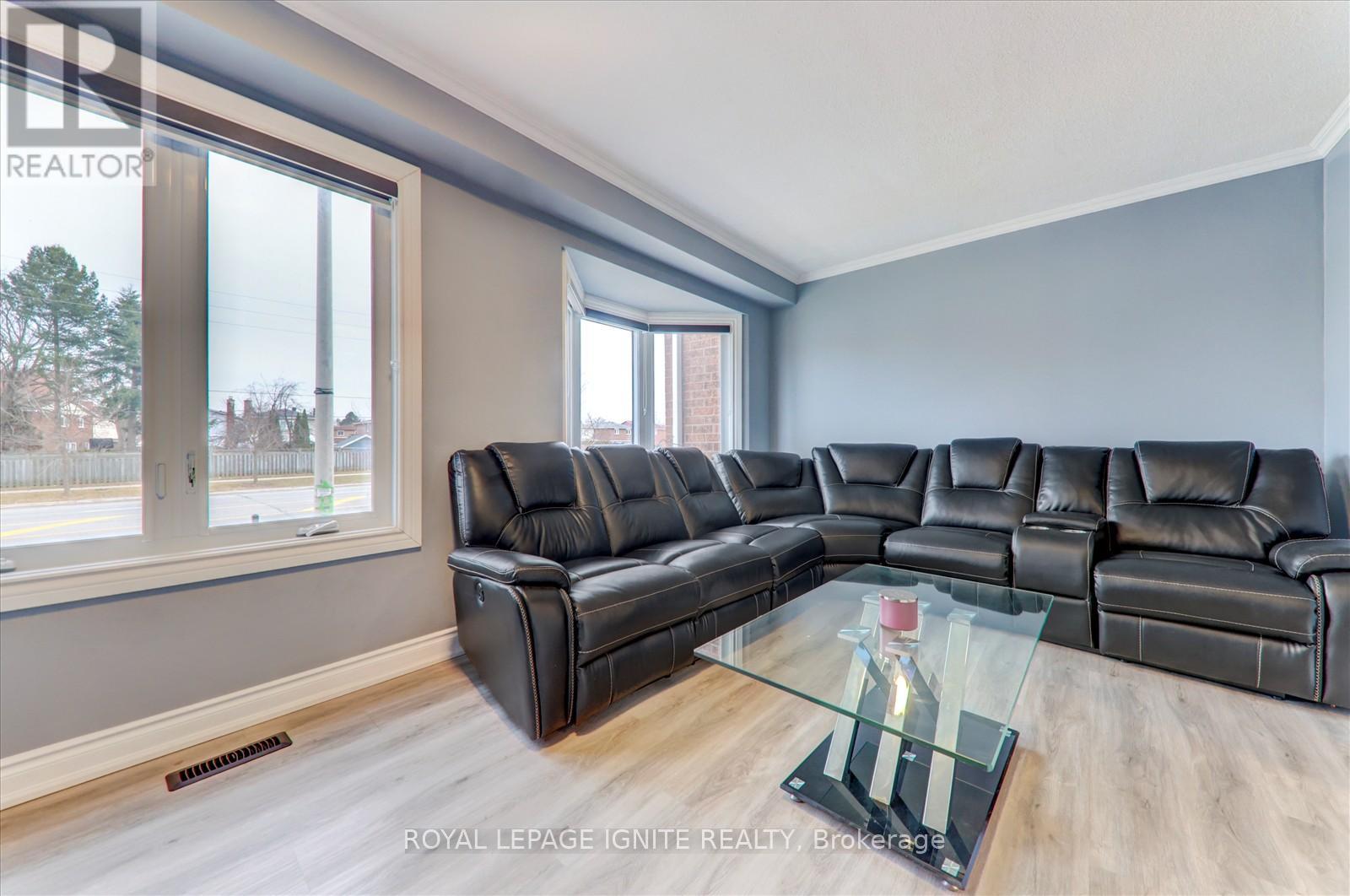 Property at 9518 SHEPPARD AVENUE E image 4