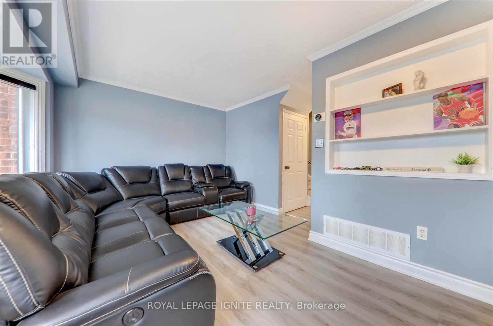 Property at 9518 SHEPPARD AVENUE E image 5