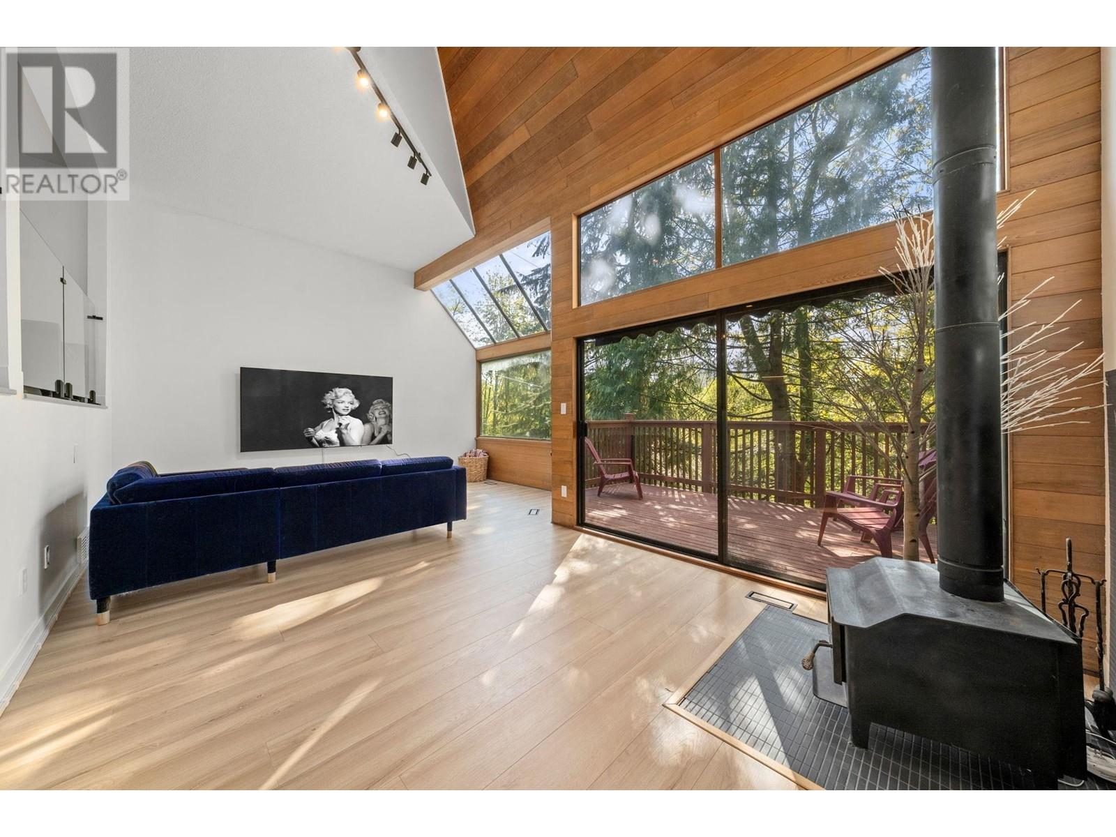 Property at 2103 WESTVIEW DRIVE image 2
