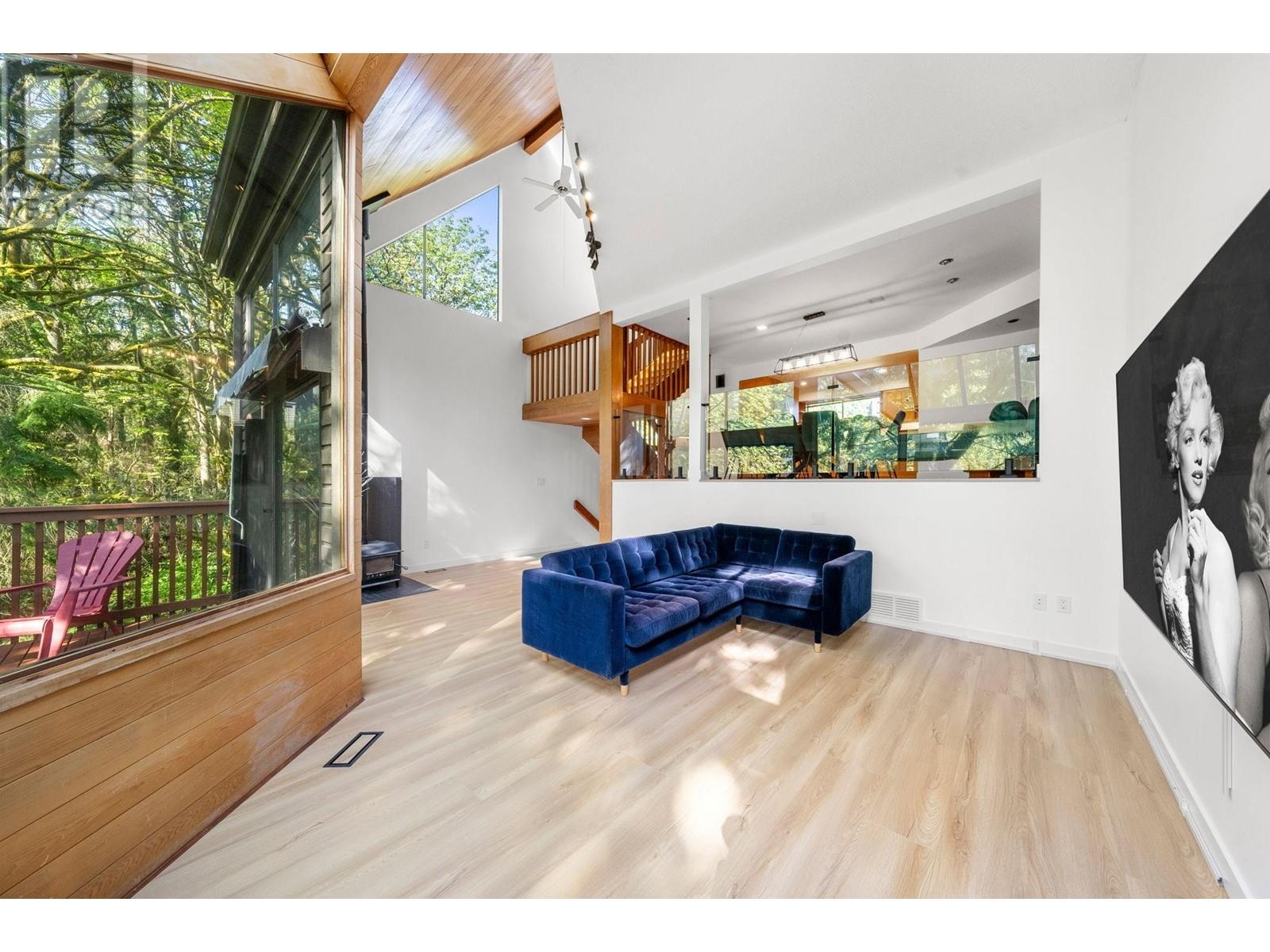 Property at 2103 WESTVIEW DRIVE image 4